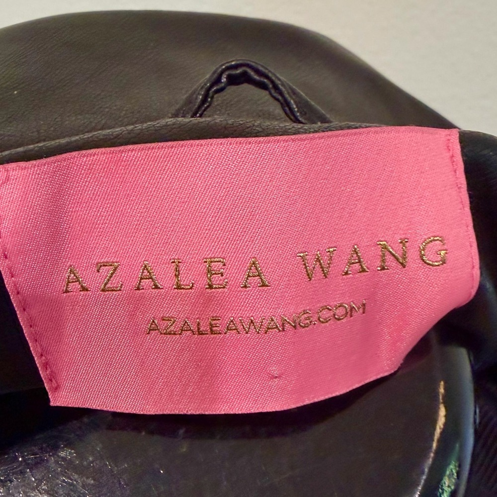 Azalea Wang Gisele Y2K
Style Cropped Faux Leather Fur Cuffed
Jacket - Picture 3 of 12